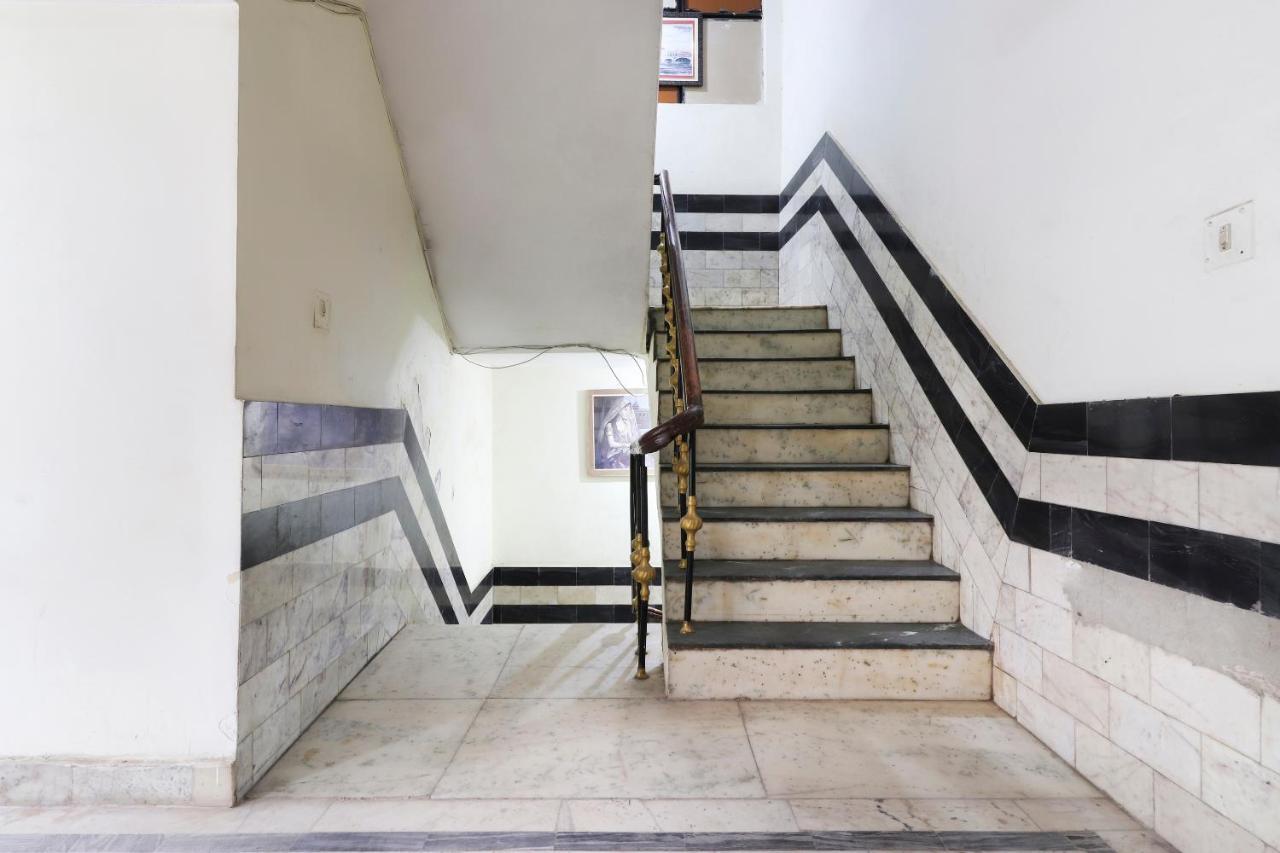 Oyo 40431 Hotel Amar Prem Лакхнау Экстерьер фото